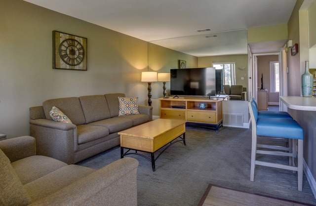 2 Mi to Coachella & Stagecoach: Condo w/Pool