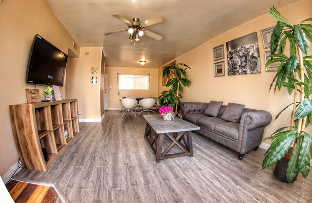 ✪ 2 Mi to Downtown/Fremont ✪ Heart of Vegas [30-Day & up] Free WiFi Parking