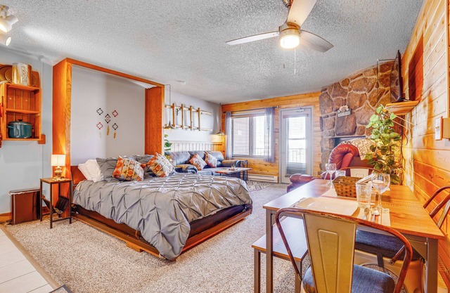 2 Mi to Granby Ranch: Dog-Friendly Studio!