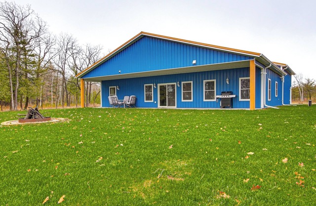 2 Mi to Lake Michigan: Home w/Patio in Green Bay