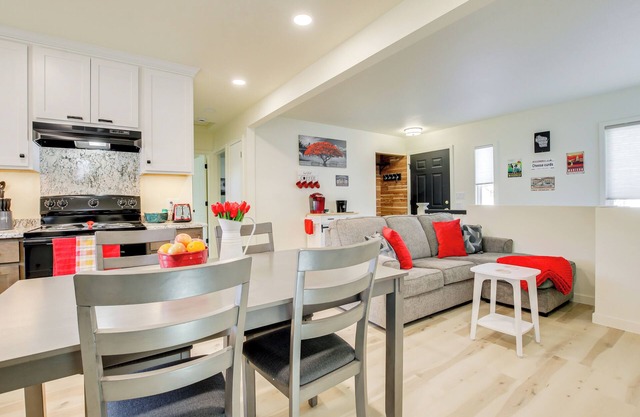 2 Mi to Lake Michigan: Family-Friendly Home