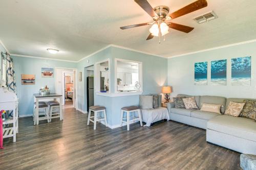 2 Mi to Redfish Bay Aransas Pass Home with Fire Pit