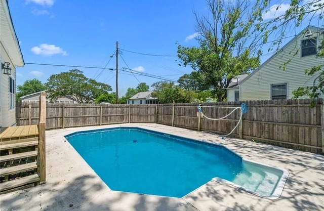 2 mins away from the beach.