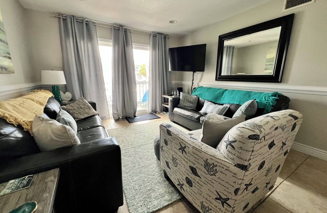 2 minutes to the beach