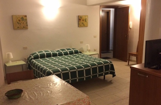 2 pax studio, week lease, all utilities included