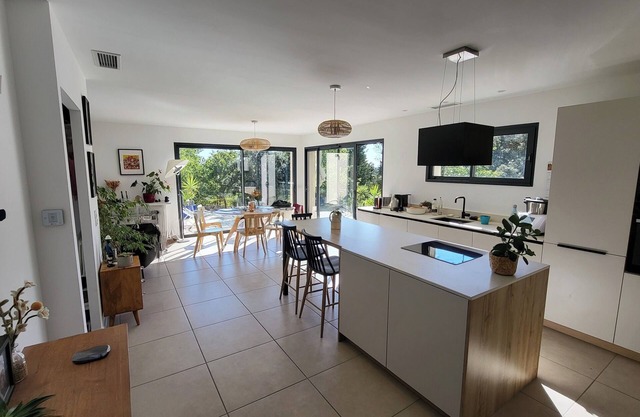 2-person villa with pool at the foot of the Pic Saint-Loup in a wooded area