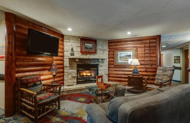 2 Pools, Deluxe 2 Double Stoney Creek Galena | 3 Units