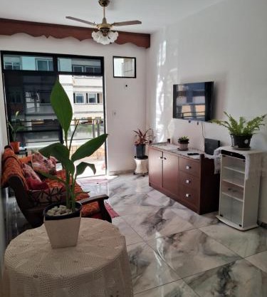 2 qrtos 1quadra da PRAIA DO FORTE com GARAGEM, Varanda, elevador, frente rua com vista livre