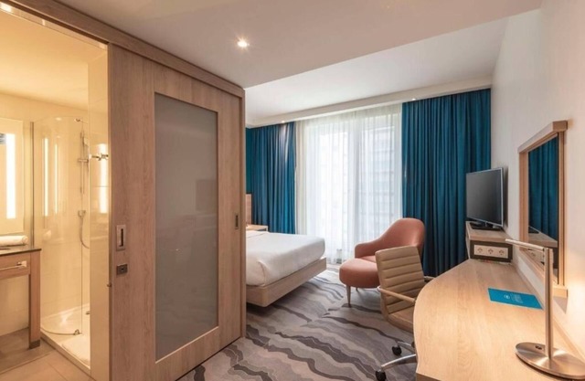 2 Queen Rooms Near Berlin Wall Memorial & Famous Alexanderplatz | Free Breakfast