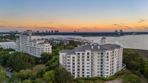 2 Resort Studios by AvantStay Sleeps 8 Pool Shuttle Tennis Near Baytowne Beach