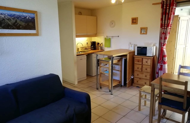 2-room apartment for 4/5 people, at the foot of the slopes, baby/child equipment, personalized welcome.