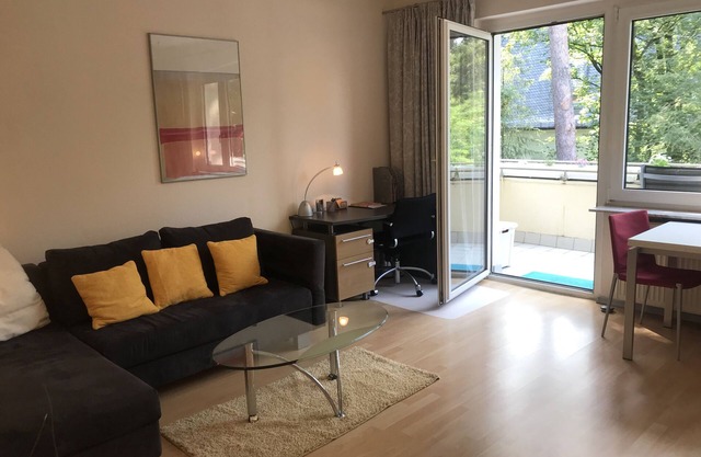 2-room apartment in Berlin-Zehlendorf, in close proximity to Schlachtensee.