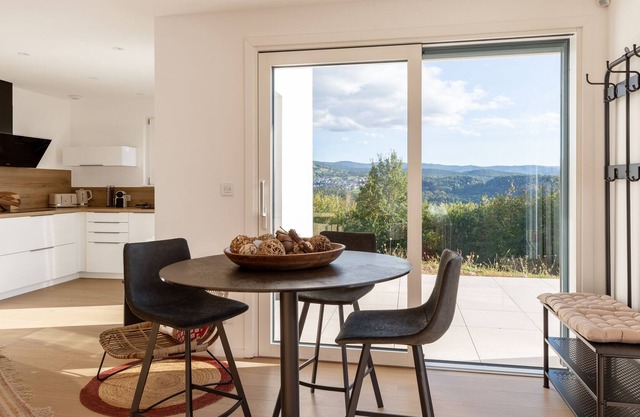 2 room apartment, stylish, fully furnished and equipped (Petit Rocher)