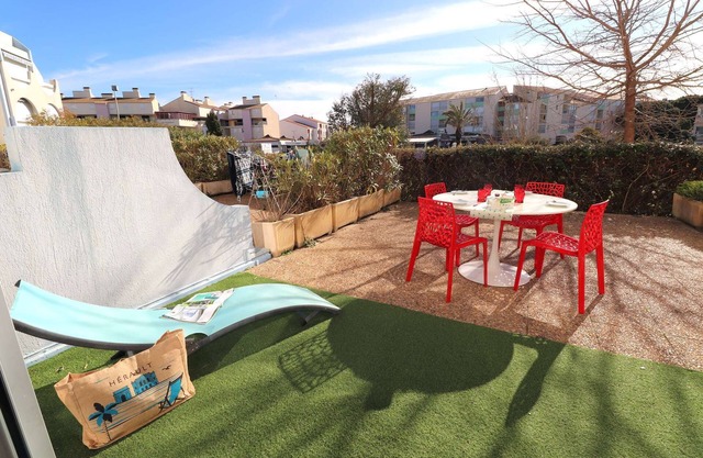 2 rooms large terrace air conditioning parking