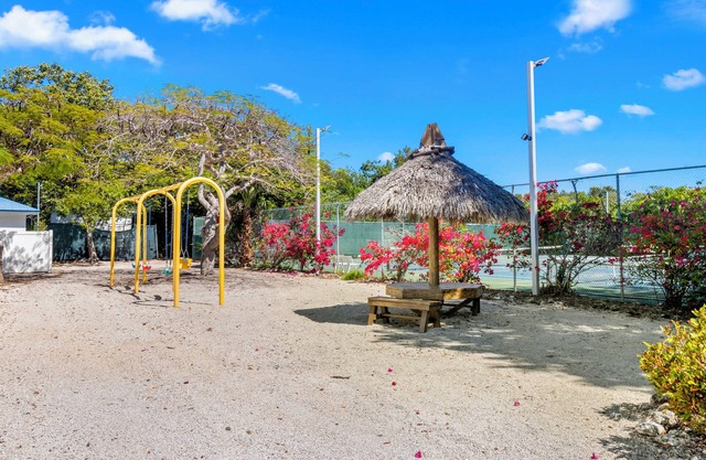 2 Spacious Suites w/Full Kitchens! Enjoy Outdoor Swimming Pool & Beach Access!