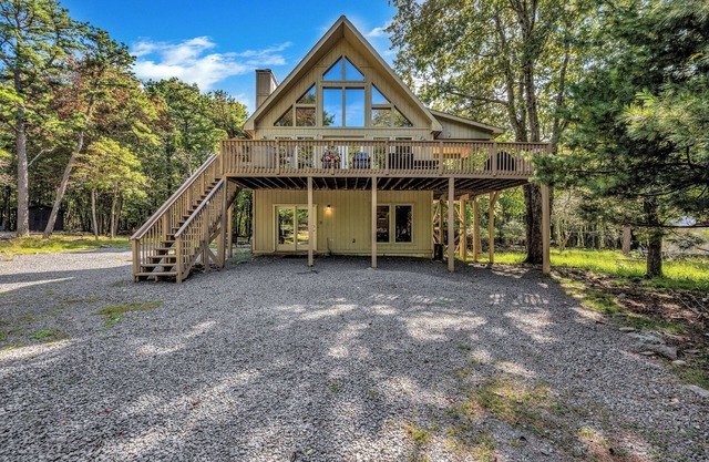 2 Spectacular Chalet's Next Door- Sauna, Hot Tubs, Fire Pits, Pool Table, Arcade