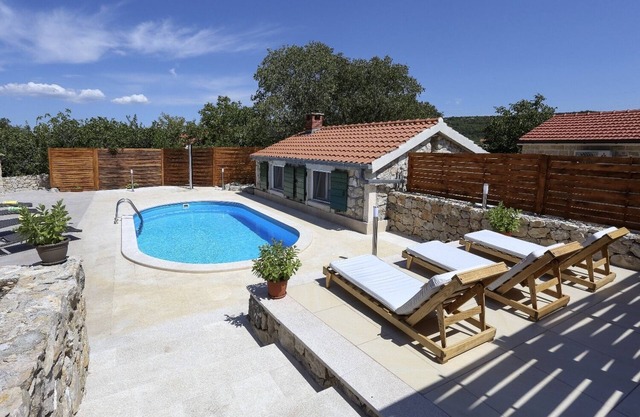 2 stone houses with swimming pool - peaceful location