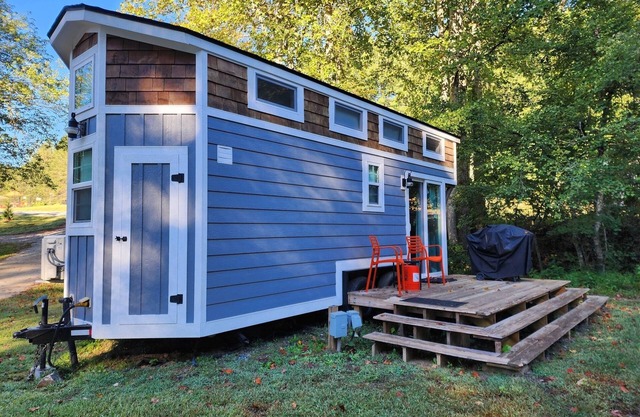 2-story tiny home on the creek, full kitchen, close to pool and playground, sleeps 4.