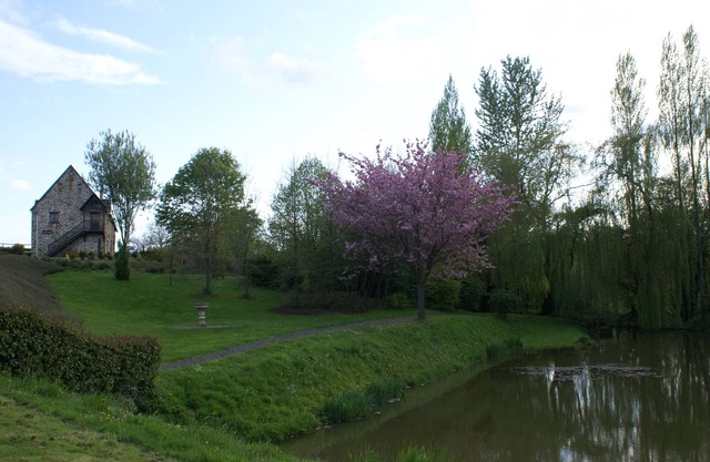 2 to 4 person gîte with pond near Caen