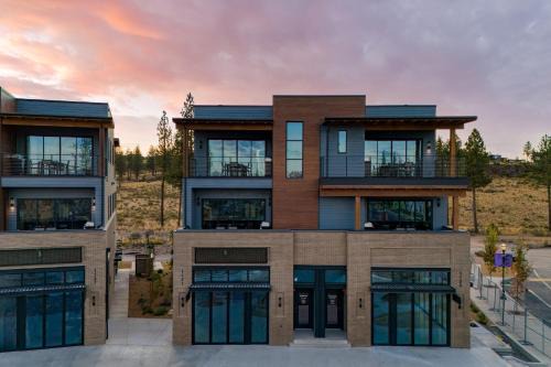 2 Units Minutes to Old Bend Deck Hot Tub 1204 Skyline Ranch by AvantStay