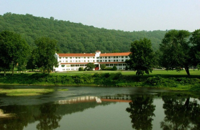 2 Units | Mountain Retreat | Refined Comfort & Scenic Views in a Serene Hideaway