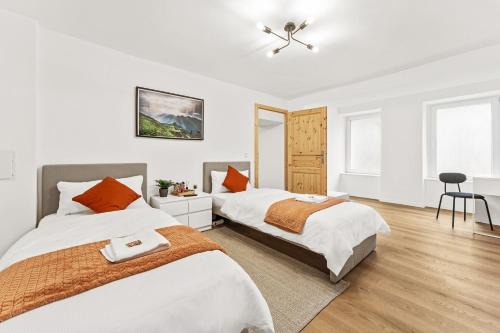 2 Zimmer Apartments, 4 Betten, vollmöbliert,zentrale Lage am S-Bahnhof