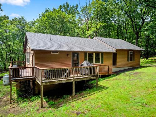 20 acres w Private Pavilion, Fireplace & Fire Pit