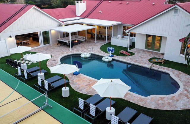 20 Guests | Pool Luxe Gym Sauna Pickleball