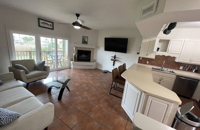 200 yds from beach! Garage now available for guest access!