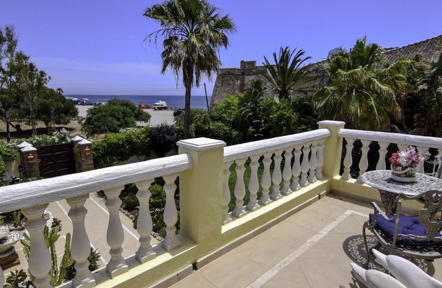 20001 - EXQUISITE VILLA 50M TO BEACH