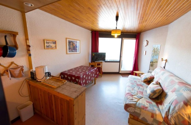 200m from ski slopes, 3rd floor, balcony, tv, 25m², Vars