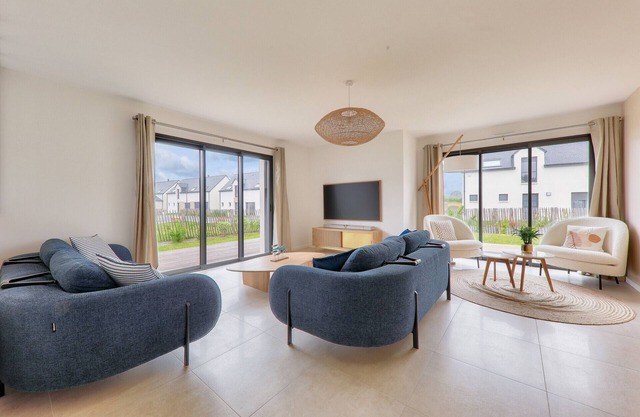 200m from the beach, large house for 10