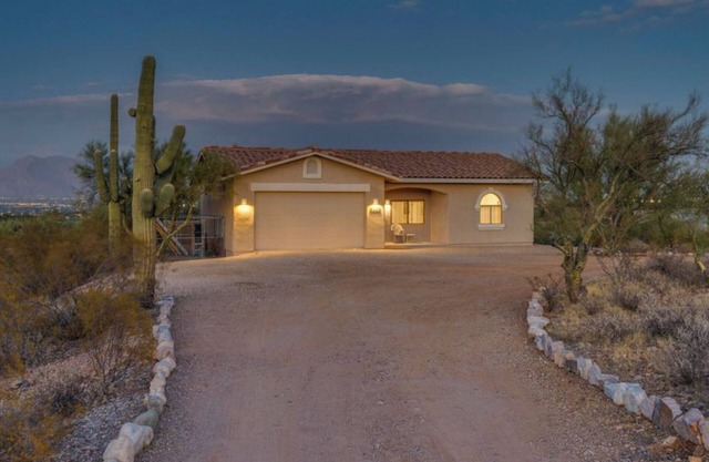 2024 Gem Show Ready Entire Home Secure Garage Parking.