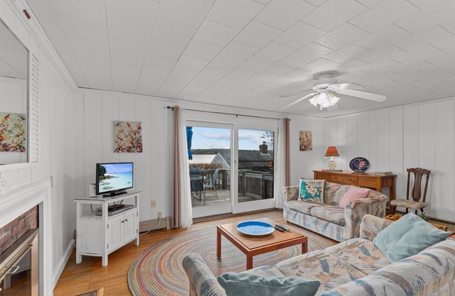 2025 Mate's Quarters: 2-Bed Condo w/Water Views of Town Cove, Pet Friendly!