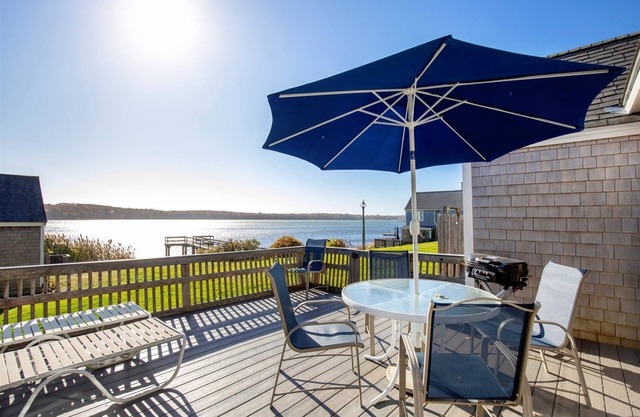 2025 Pilot House: Waterfront Cottage w/Deck on Town Cove, Pet Friendly!