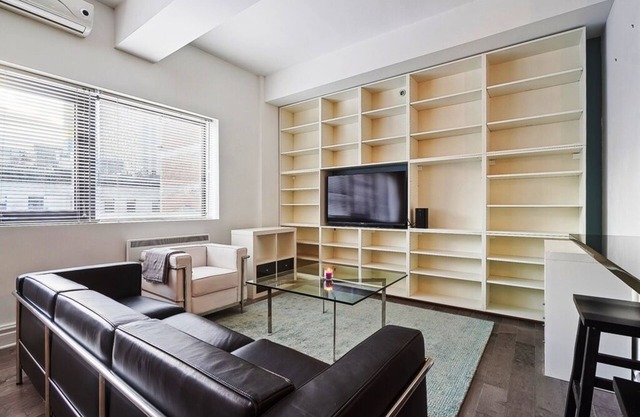 #209 Modern & Spacious Condo in Downtown