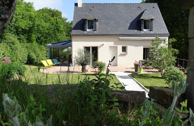 20mn from the Morbihan golf course and the ocean