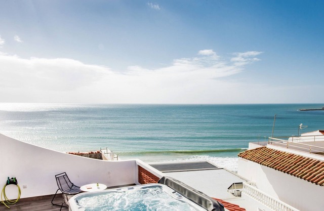 #211 Cerro da Lagoa by Home Holidays