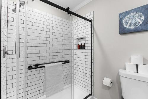 21st Street Evergreen Charm