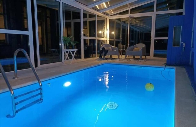 220m2 house with indoor pool heated to 28C