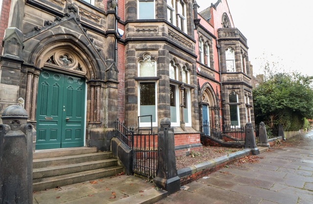 23 CHATSWORTH SQUARE, family friendly, with a garden in Carlisle