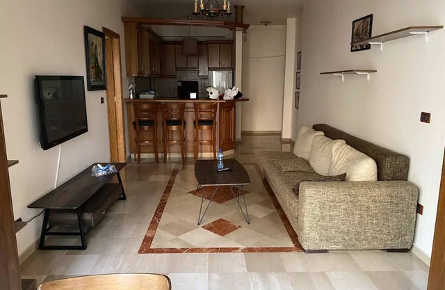 24/7 Elec, Spacious One Bedroom Cosy Apartment in Hamra-Beirut