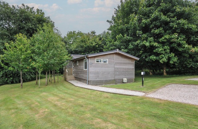 24 MEADOW RETREAT, pet friendly, luxury holiday cottage in Dobwalls