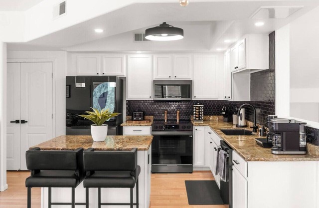 2402 E. 5th Street #1565