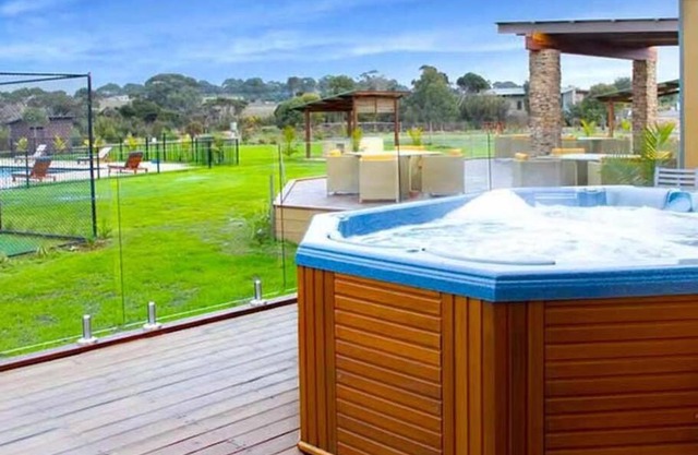 241 - Modern Exclusive Resort Villa w Pool Spa & Gym
