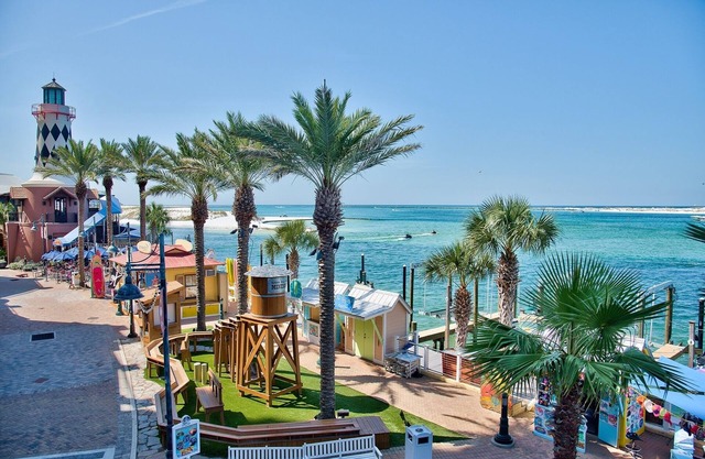 2465 Bungalo 4 Bedroom Home by RedAwning