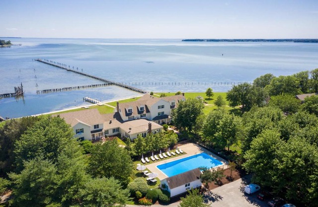25 Bedrooms - Retreat Center Waterfront Renovated