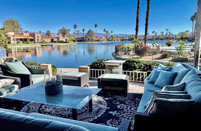 25%OFF January! STUNNING LAKEFRONT HOME! High ceilings! FAB VIEWS! Modern Space!