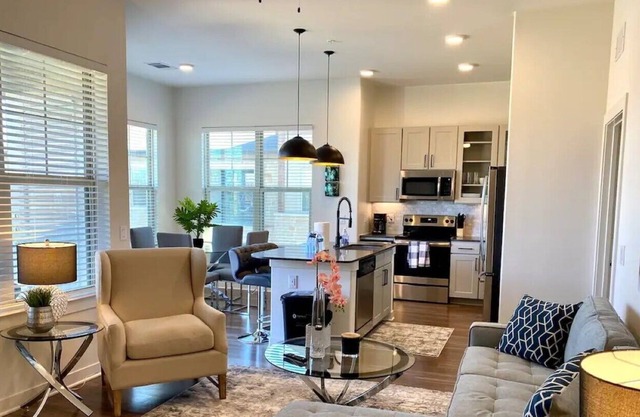 25% OFF Luxury 2BD, Pool, Scenic Views - Grapevine