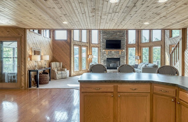 2600 Linden View Drive By Sarah Bernard Vacation Rentals